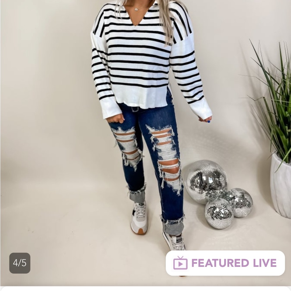 Judy Blue Heavy Destroyed Straight Leg Jeans.